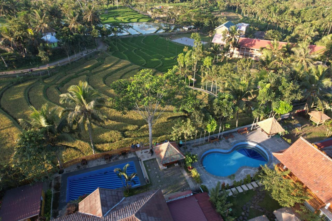 Peraja Bungalows Loyok Sangyang Экстерьер фото