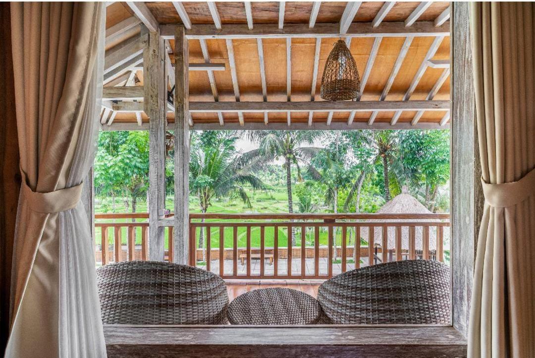Peraja Bungalows Loyok Sangyang Экстерьер фото