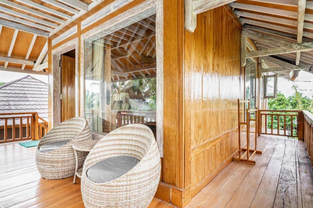 Peraja Bungalows Loyok Sangyang Экстерьер фото