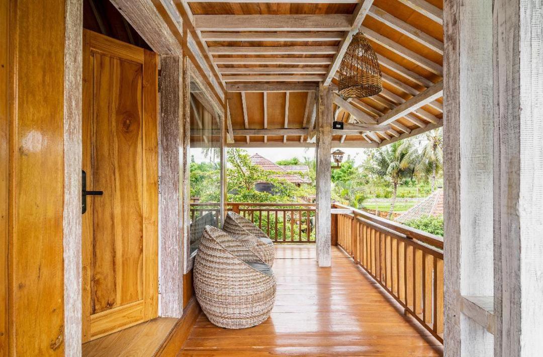 Peraja Bungalows Loyok Sangyang Экстерьер фото