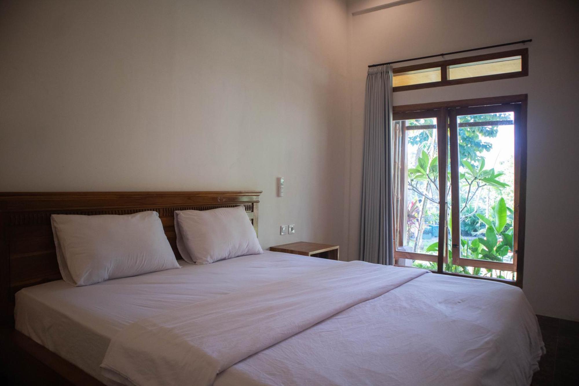 Peraja Bungalows Loyok Sangyang Экстерьер фото