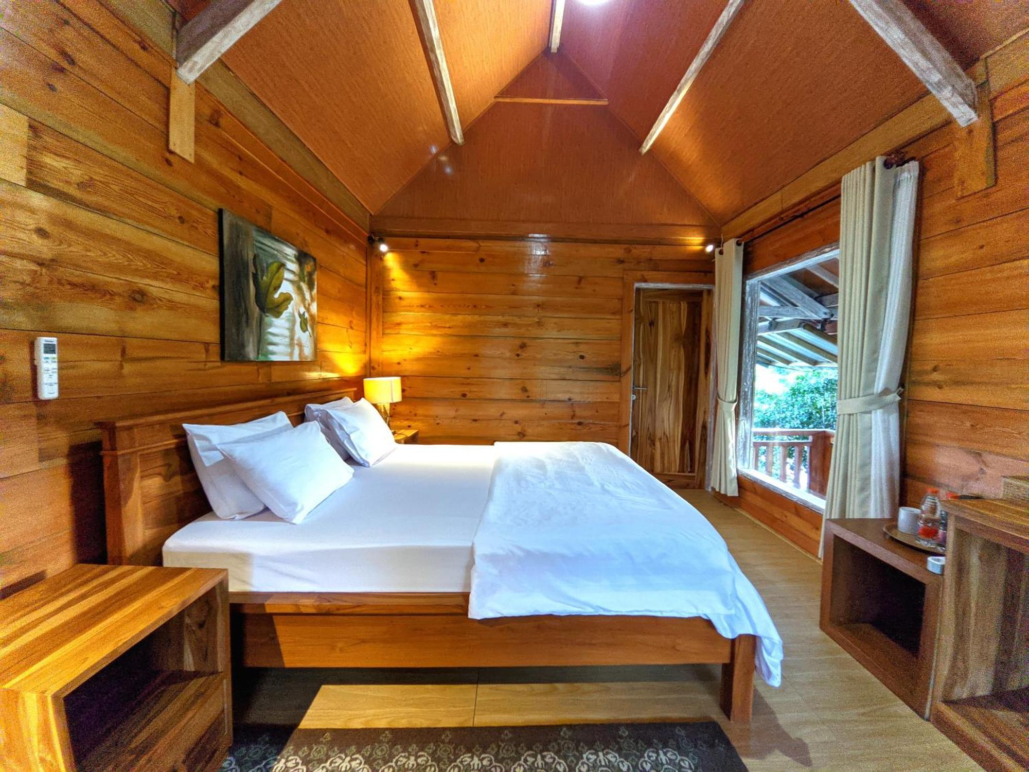 Peraja Bungalows Loyok Sangyang Номер фото