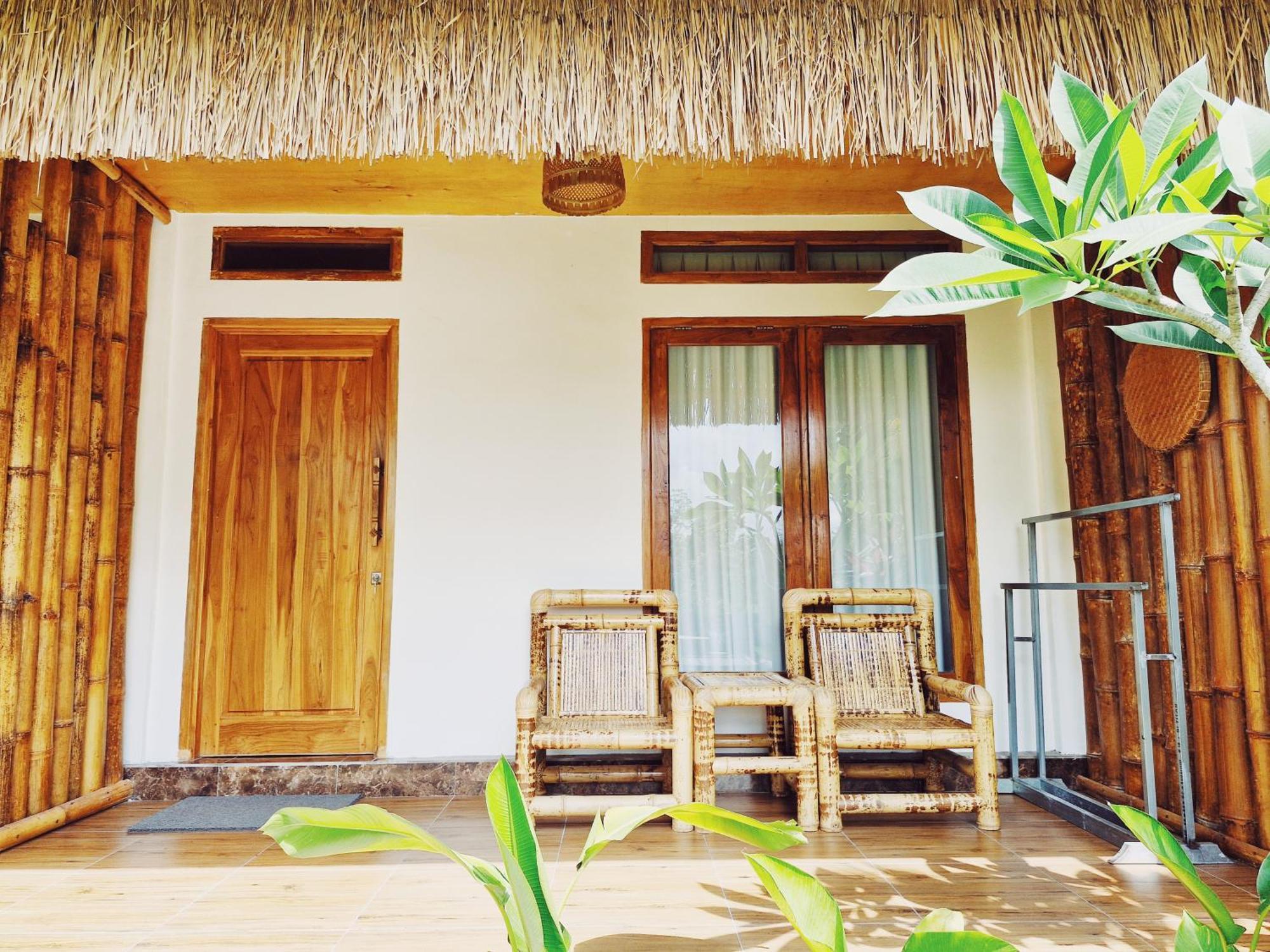 Peraja Bungalows Loyok Sangyang Экстерьер фото