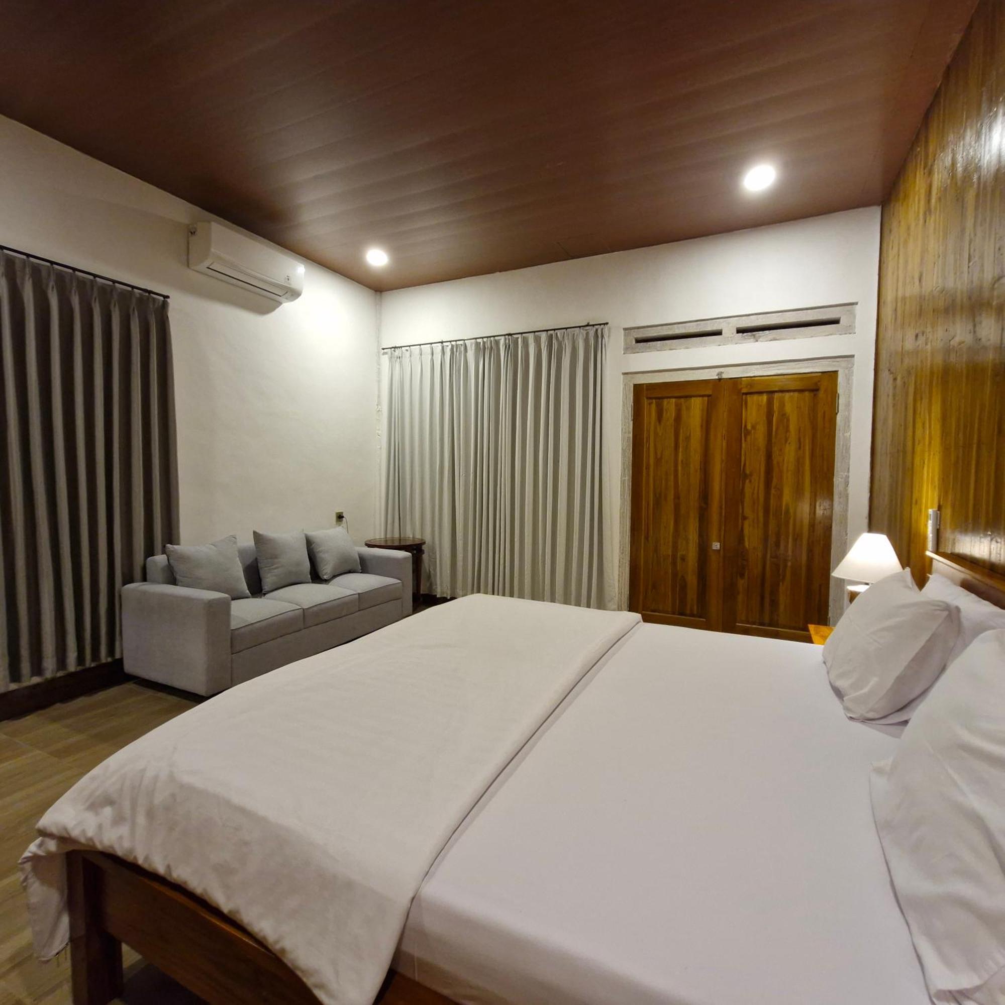 Peraja Bungalows Loyok Sangyang Экстерьер фото