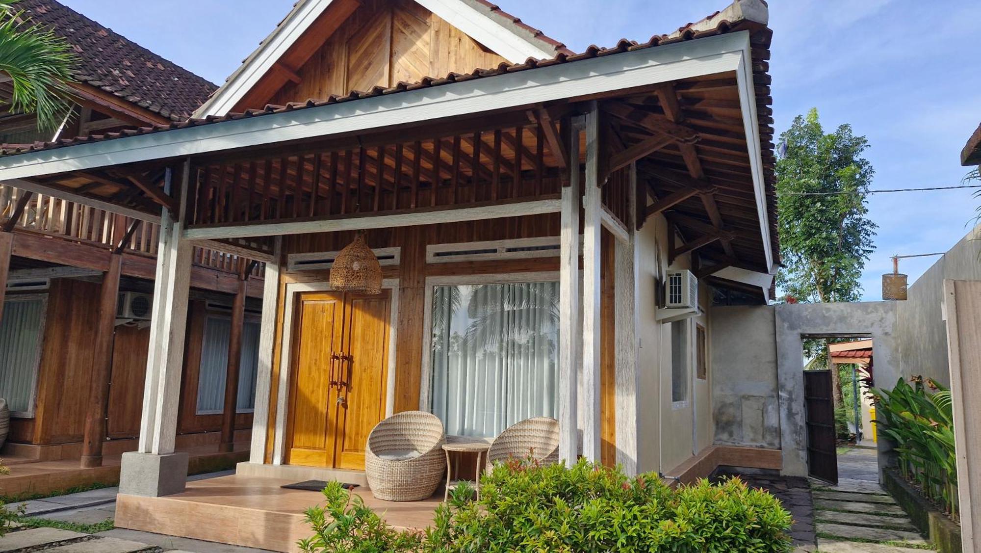 Peraja Bungalows Loyok Sangyang Экстерьер фото