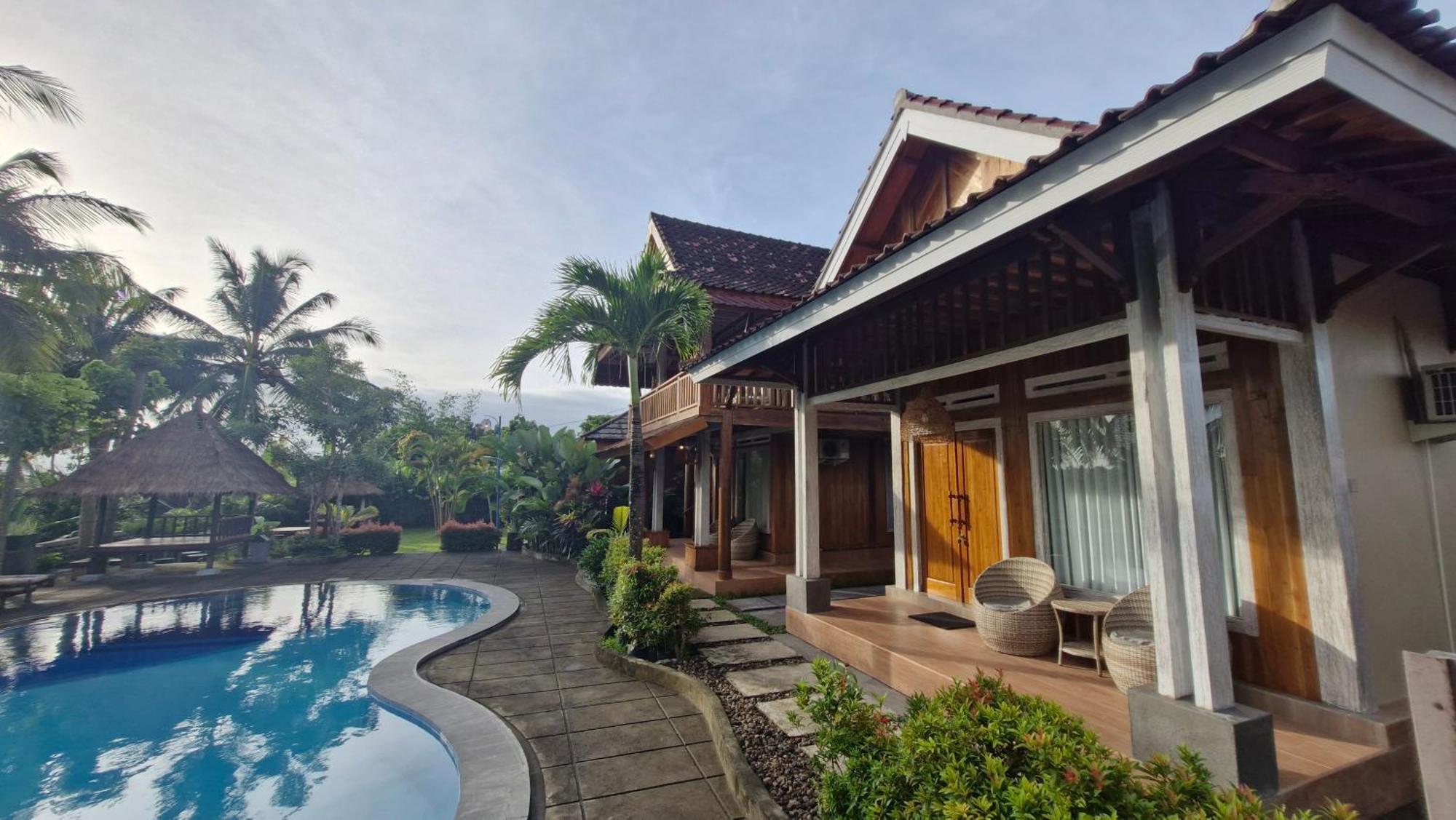 Peraja Bungalows Loyok Sangyang Экстерьер фото